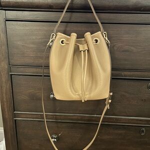 EUC Michael Kors Camel Avery Drawstring Bucket Bag
